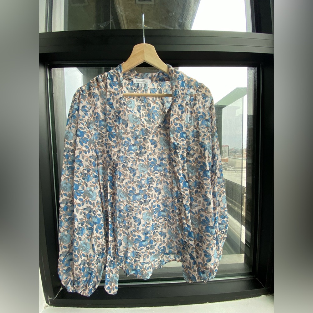 Blouse blue and purple flowers